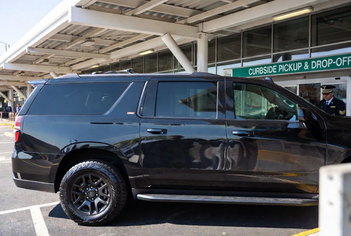 Airport curbside pickup luxury SUV Newark EWR